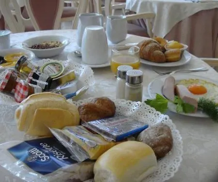 Royal Plaza Hotel 4*