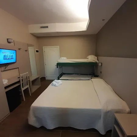 Royal Plaza Hotel 4*