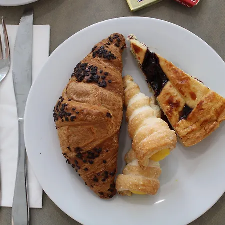 Hotel Royal Plaza 4*