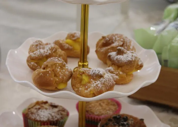 Royal Plaza فندق 4*