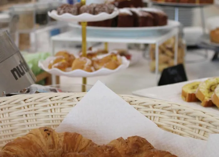 Royal Plaza فندق 4*