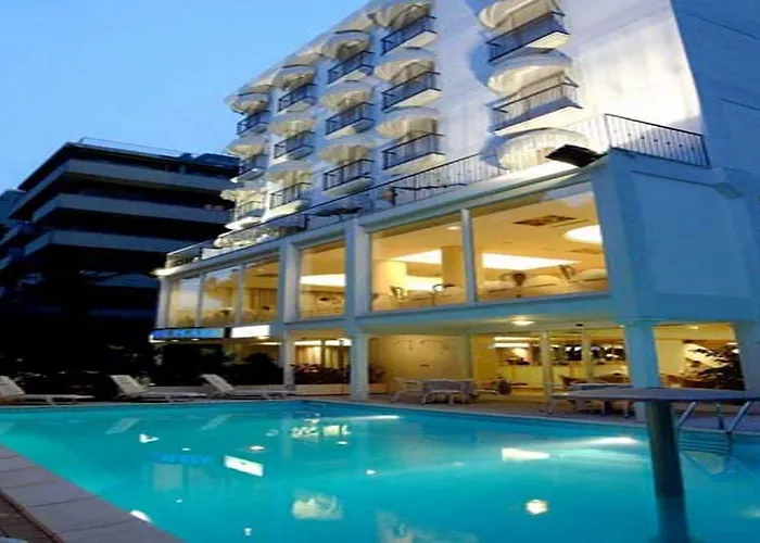 فندق Royal Plaza 4*