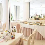 Отель Royal Plaza Римини