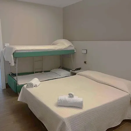 皇家广场酒店 酒店