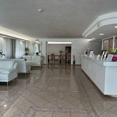 Отель Royal Plaza Римини