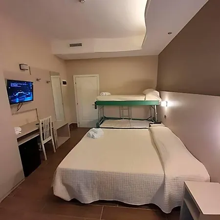 皇家广场酒店 4* 里米尼