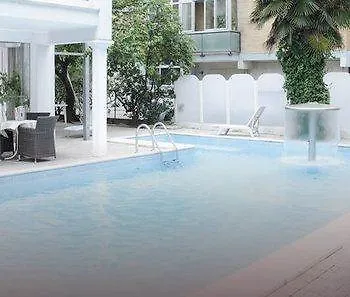 Royal Plaza Hotel 4*