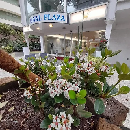 Отель Royal Plaza Римини